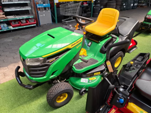 John Deere X167R zitmaaier geelnr 6