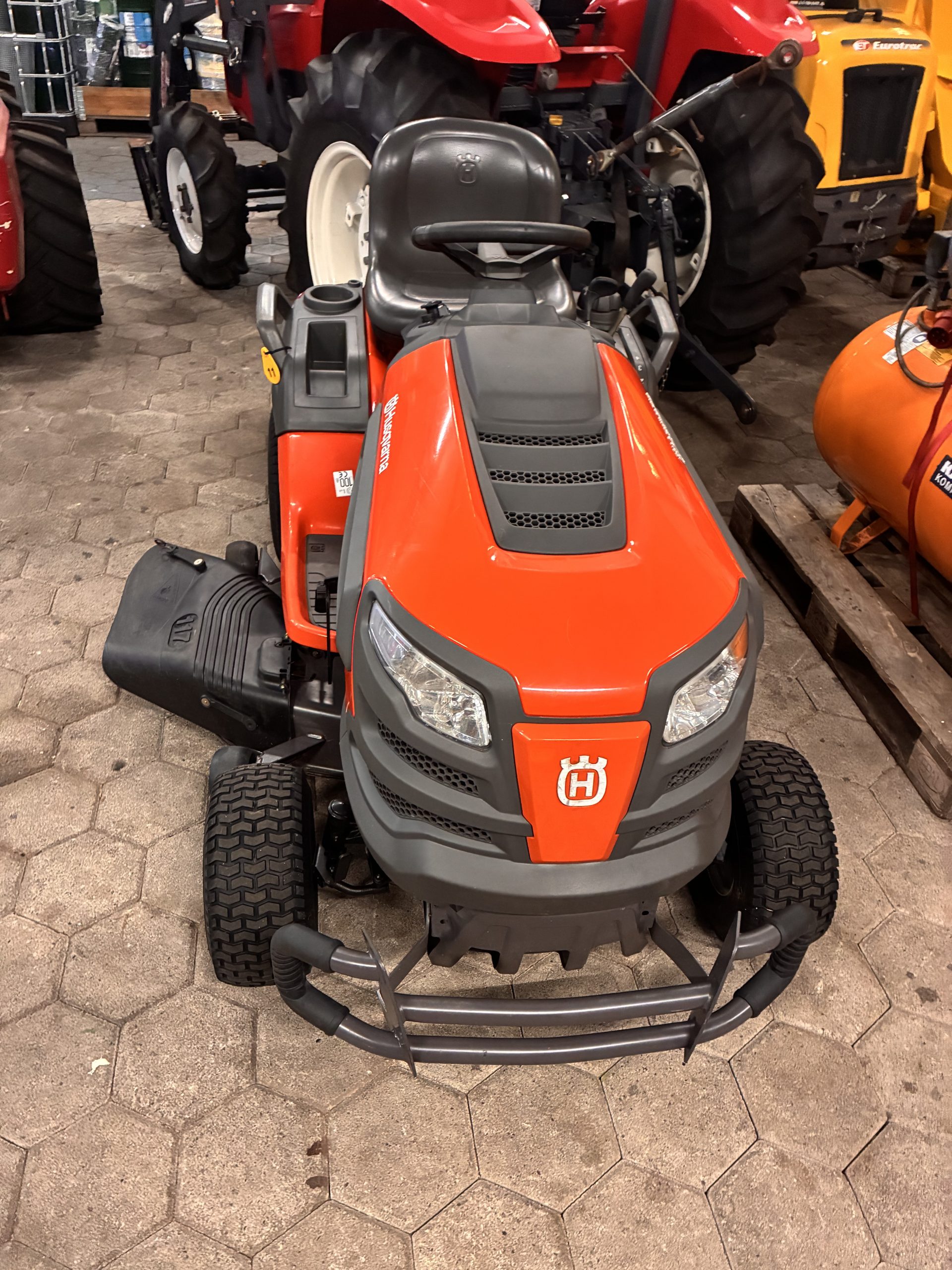 Husqvarna zitmaaier YTH224T NR 11