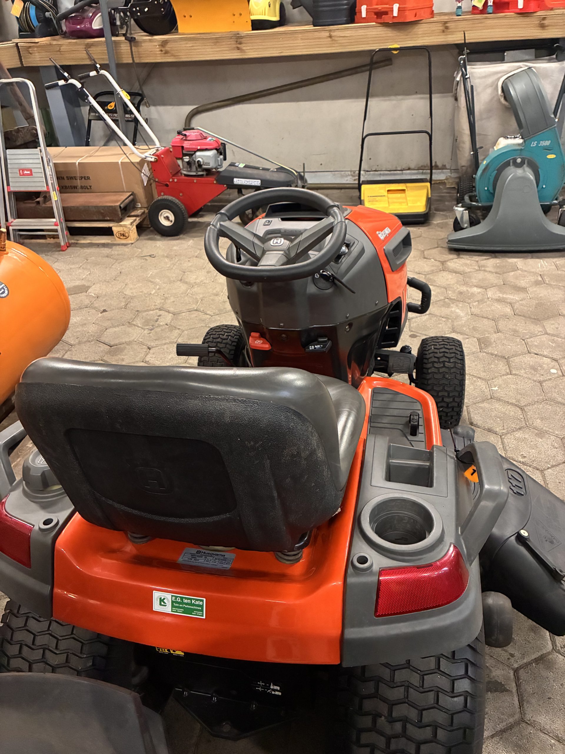 Husqvarna zitmaaier YTH224T NR 11 - Afbeelding 2